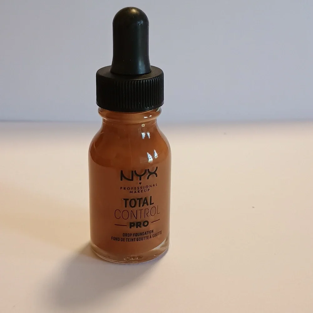 3 x NYX Total Control Pro Drop Foundation, Cappuccino